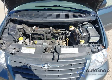 2005 Chrysler Town & Country из США, поврежденный, VIN 1C4GP45R15B222602